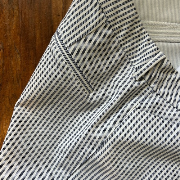 Old Navy Pin Striped Women's Capri Pants Size 14 Cotton Blend Fall - Picture 5 of 9
